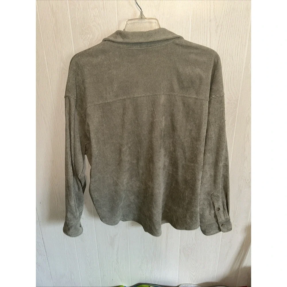 wishlist‎ apparel Medium Green Corduroy Button Front Top